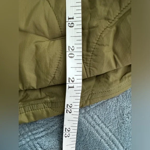 NWOT Lululemon Quilted Light Insulation Cropped Jacket Medium Olive - Picture 7 of 8